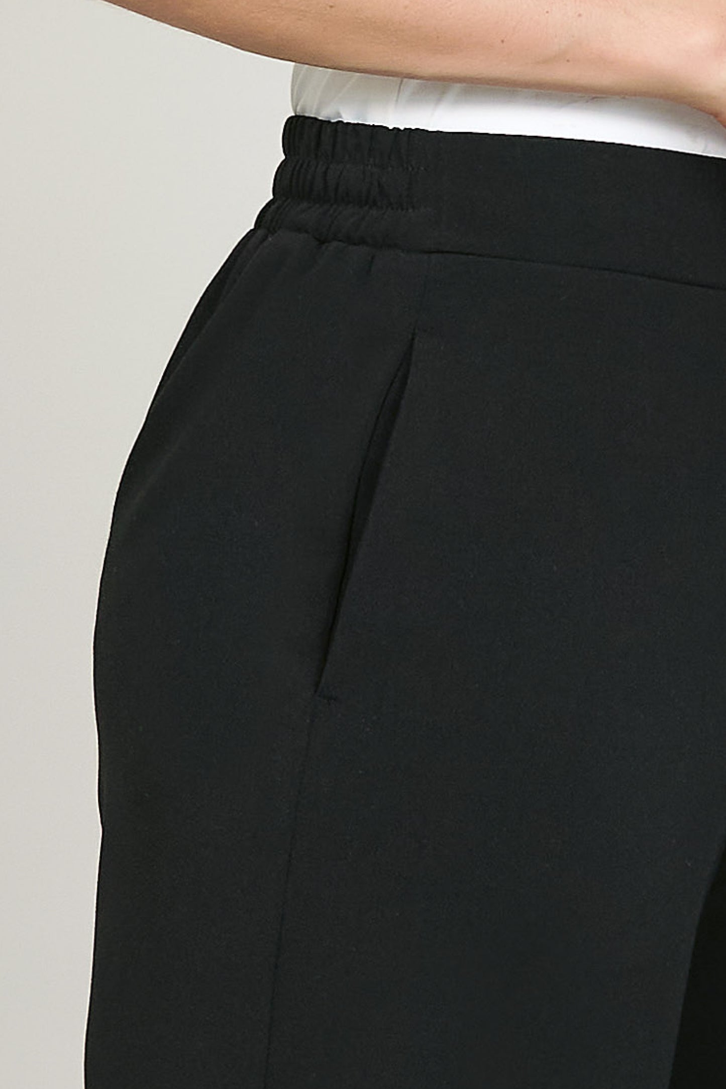 Pantalón amplio con ribete en ruedo 2510047