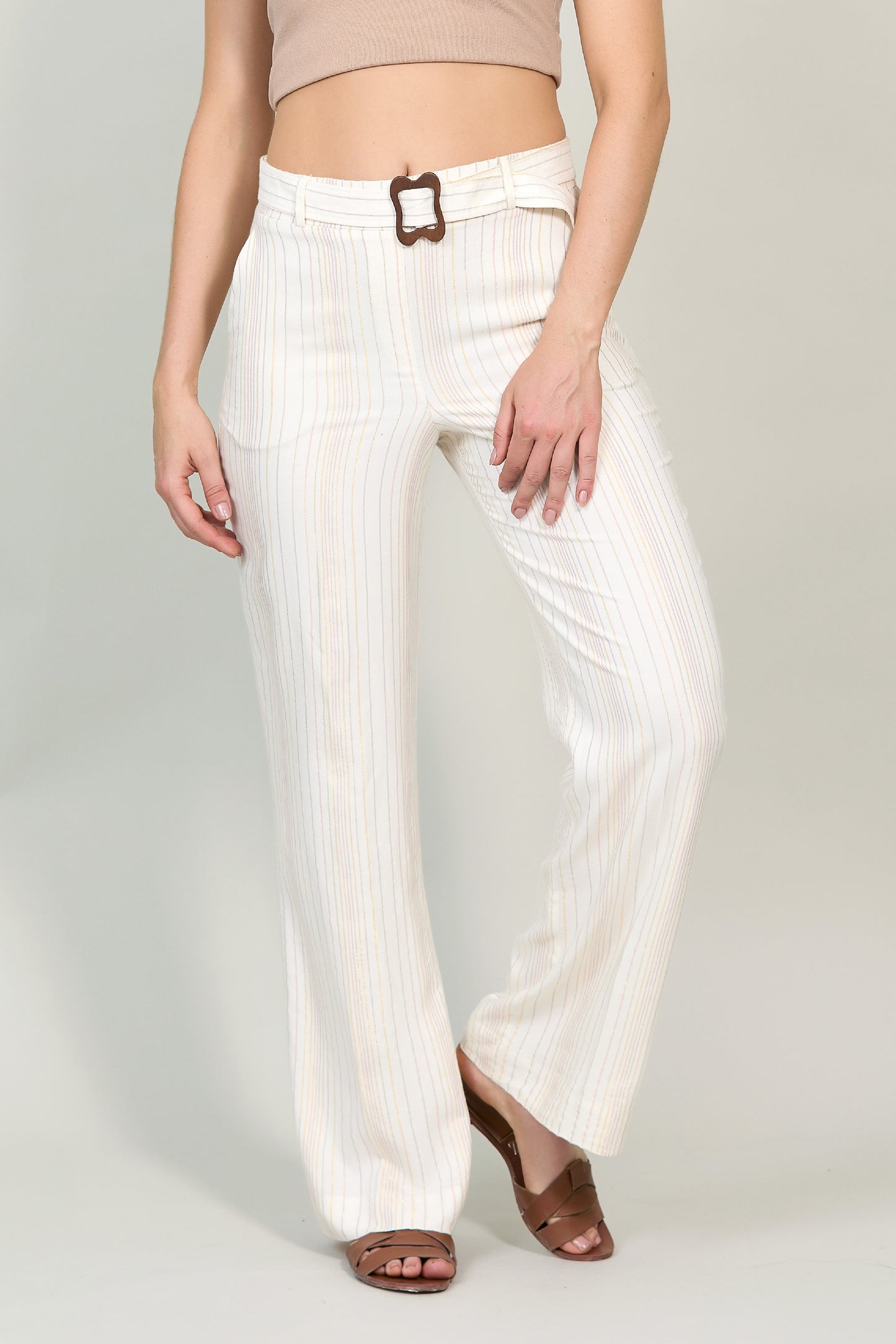 Pantalón casual a rayas con cinturón 251032