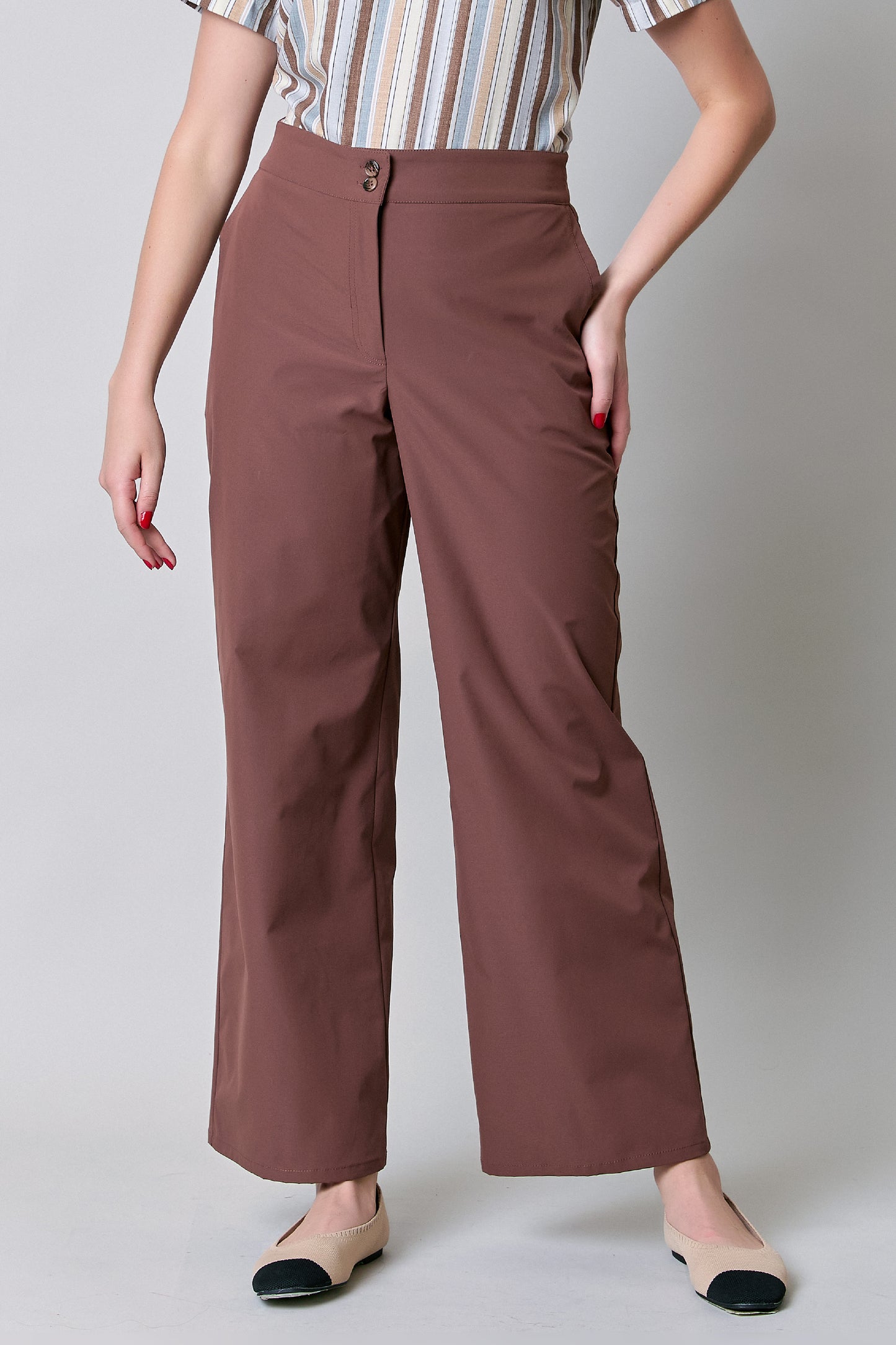 Pantalón amplio con dos botones en pretina 251056