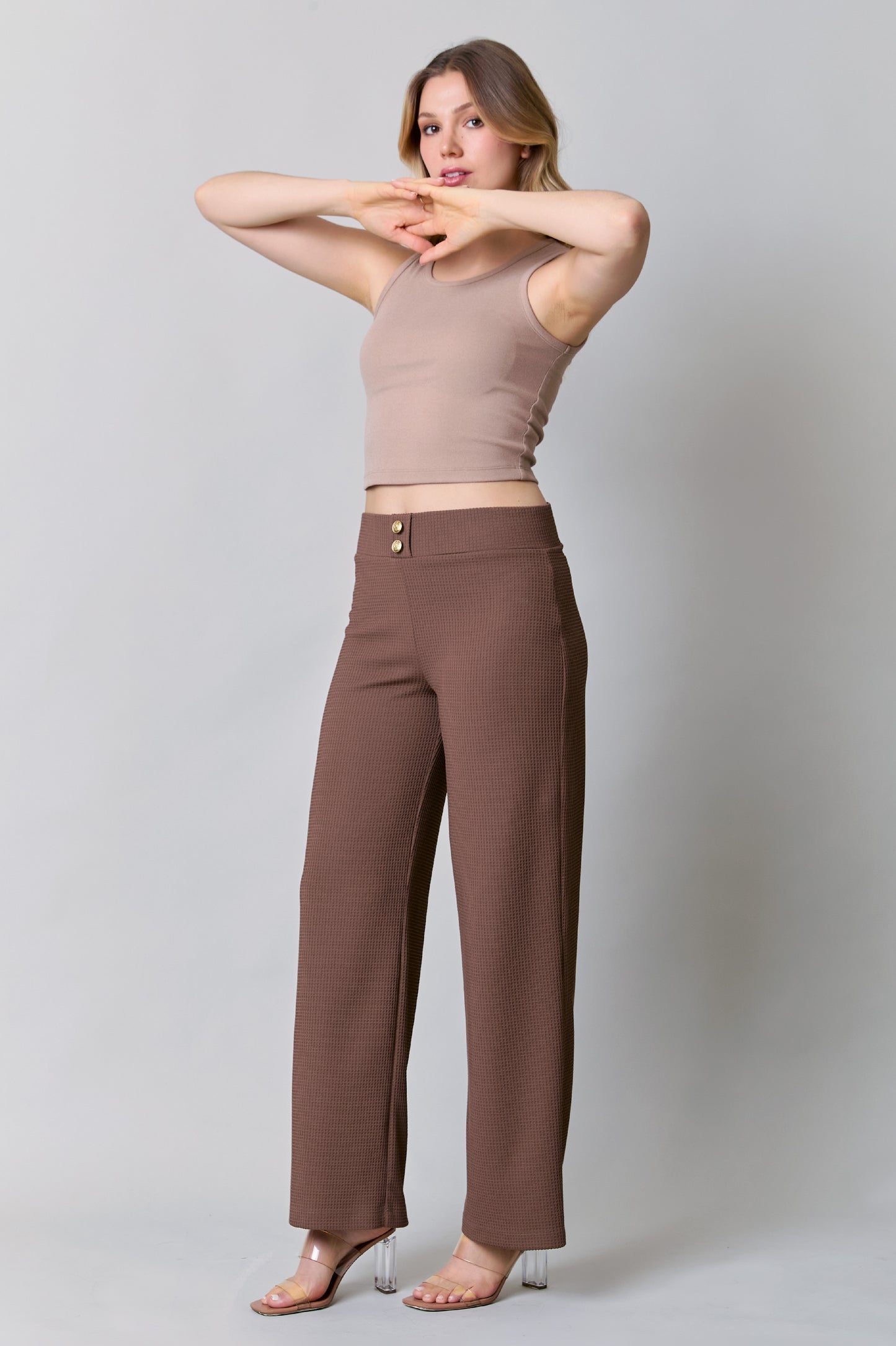 Pantalón amplio con dos botones 251064