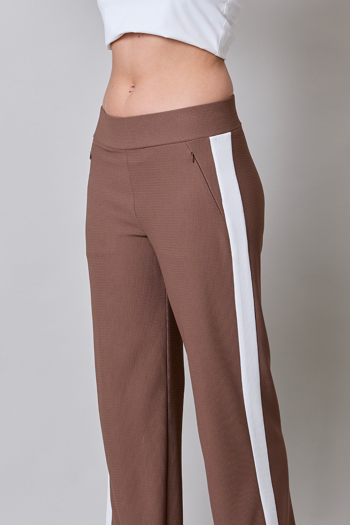 Pantalón deportivo amplio con elástico en cintura 251065