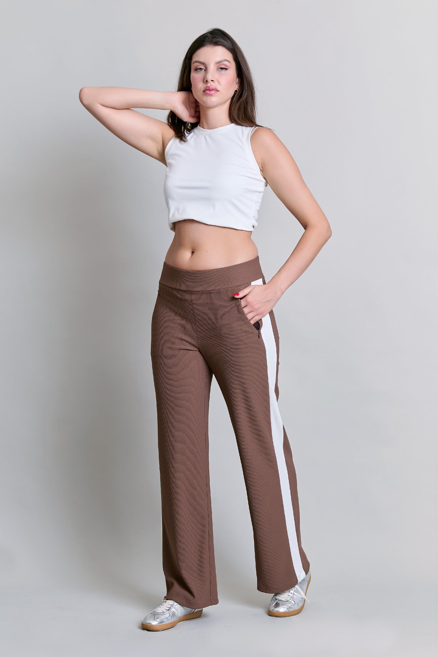 Pantalón deportivo amplio con elástico en cintura 251065