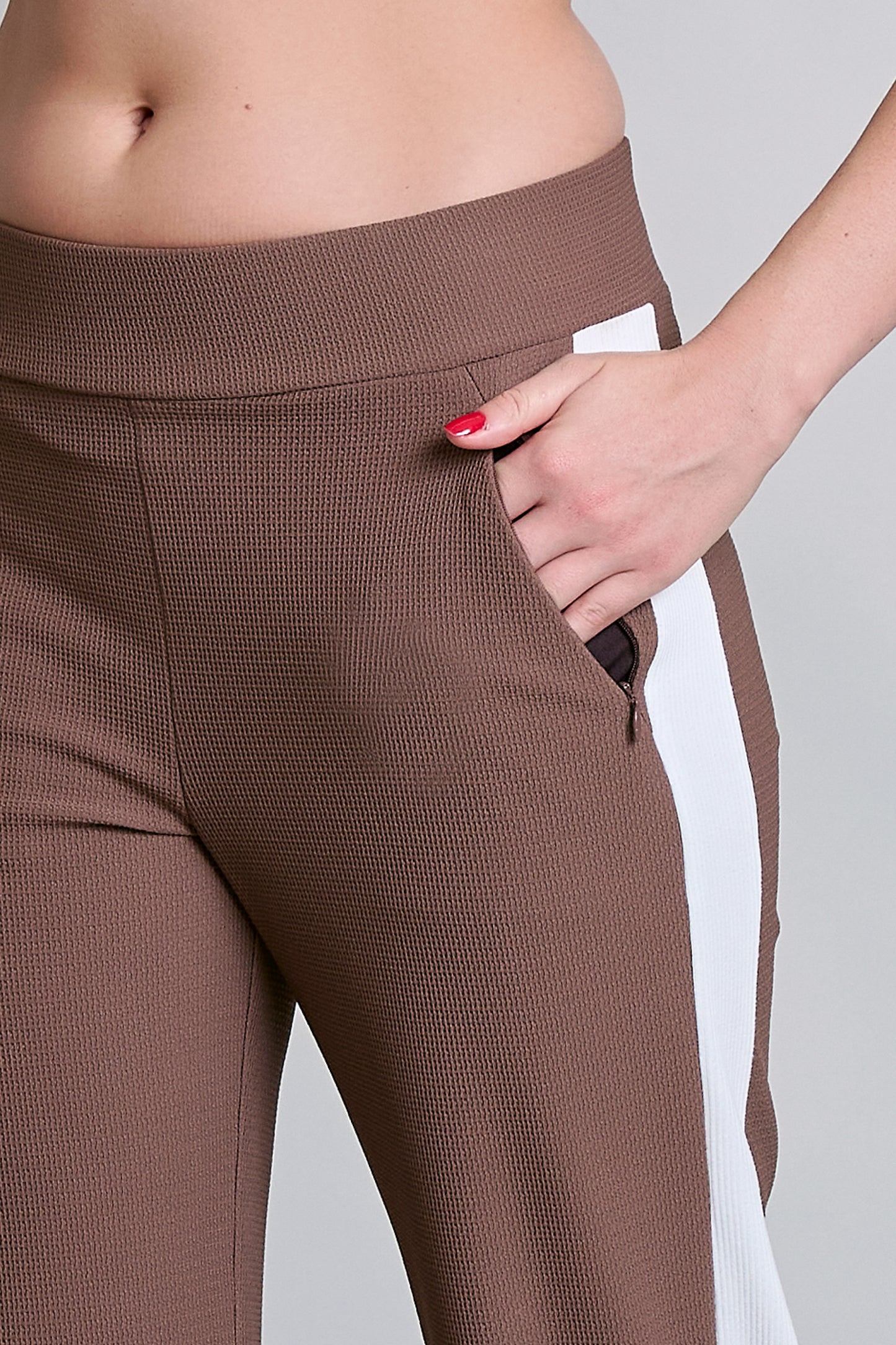 Pantalón deportivo amplio con elástico en cintura 251065
