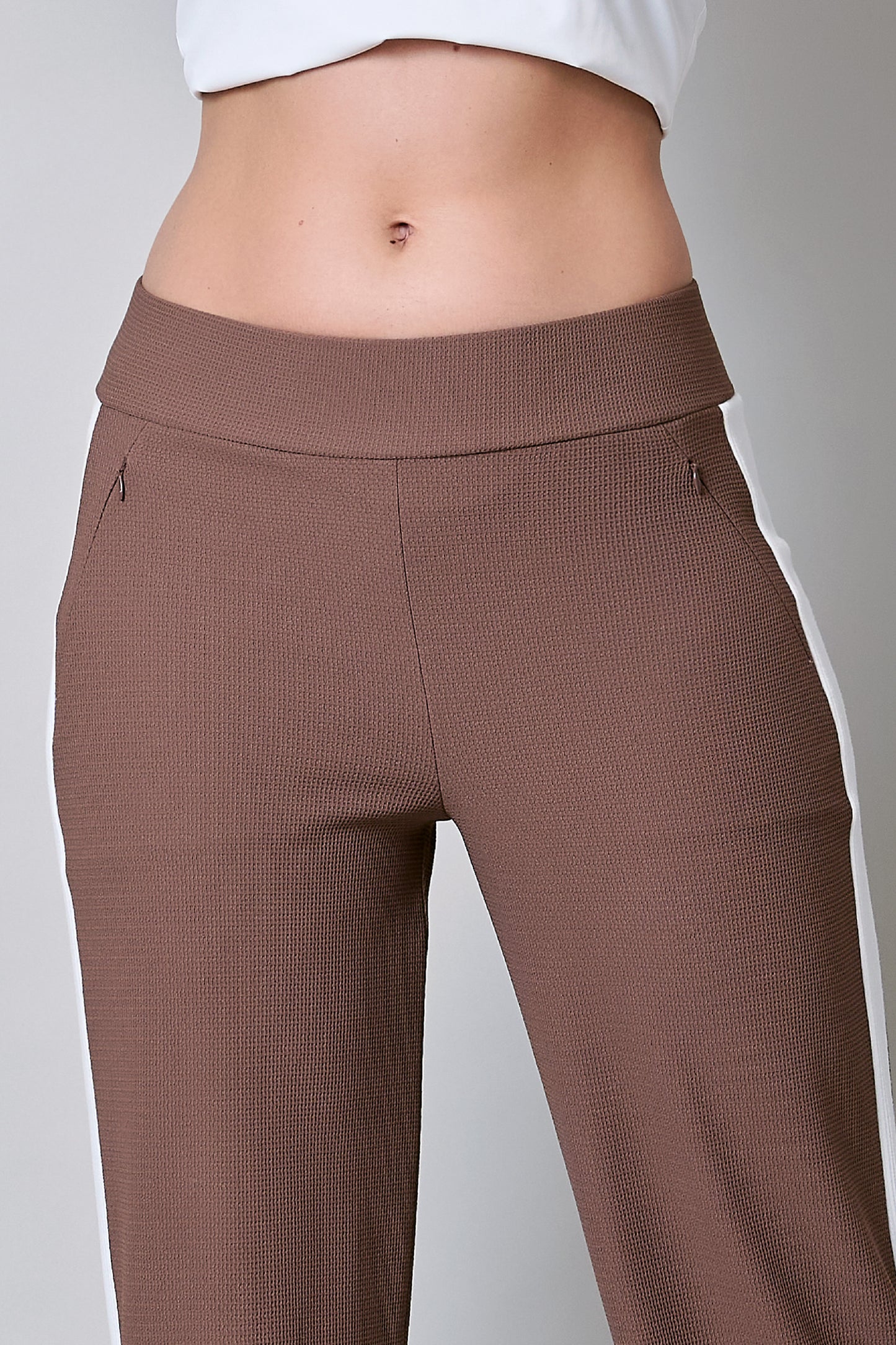Pantalón deportivo amplio con elástico en cintura 251065
