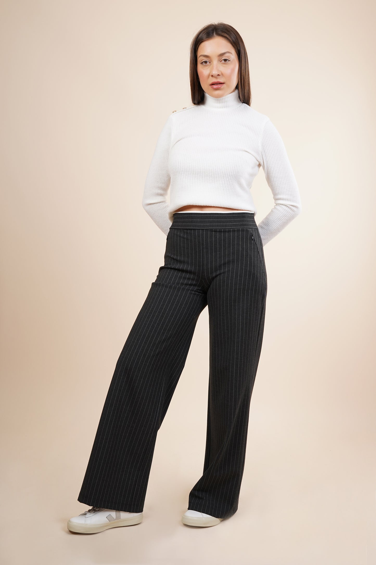 Pantalón con estampado de rayas 251090