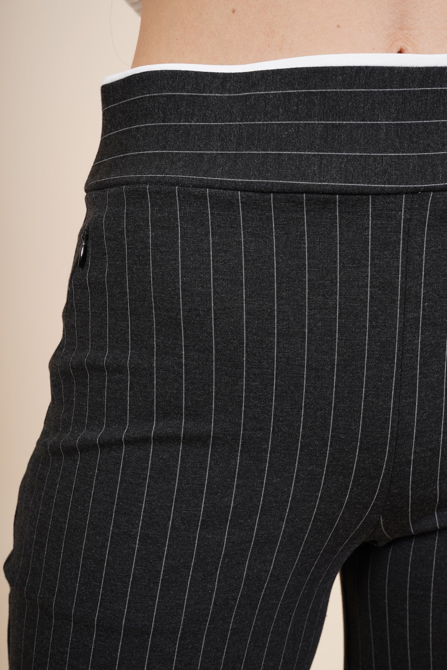 Pantalón con estampado de rayas 251090