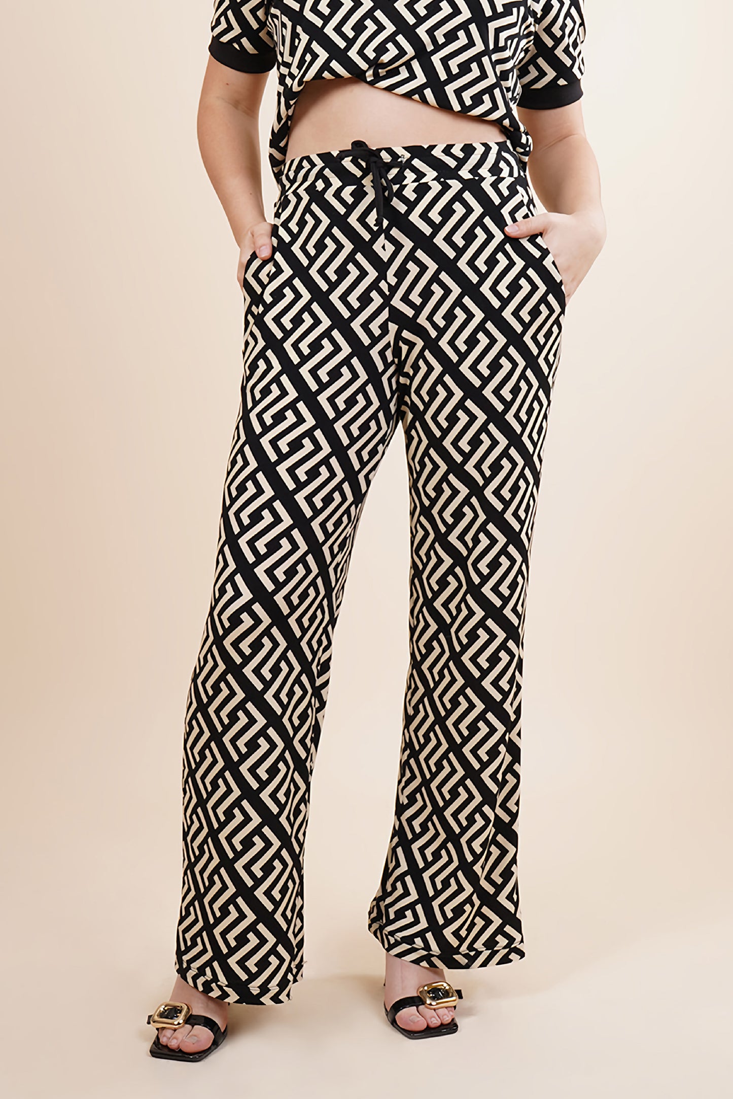 Pantalón estampado con cinta y resorte en pretina 251091