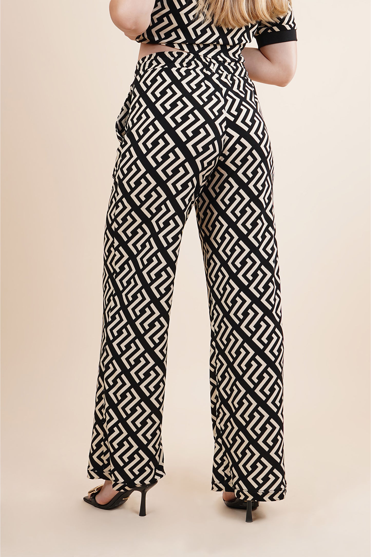 Pantalón estampado con cinta y resorte en pretina 251091