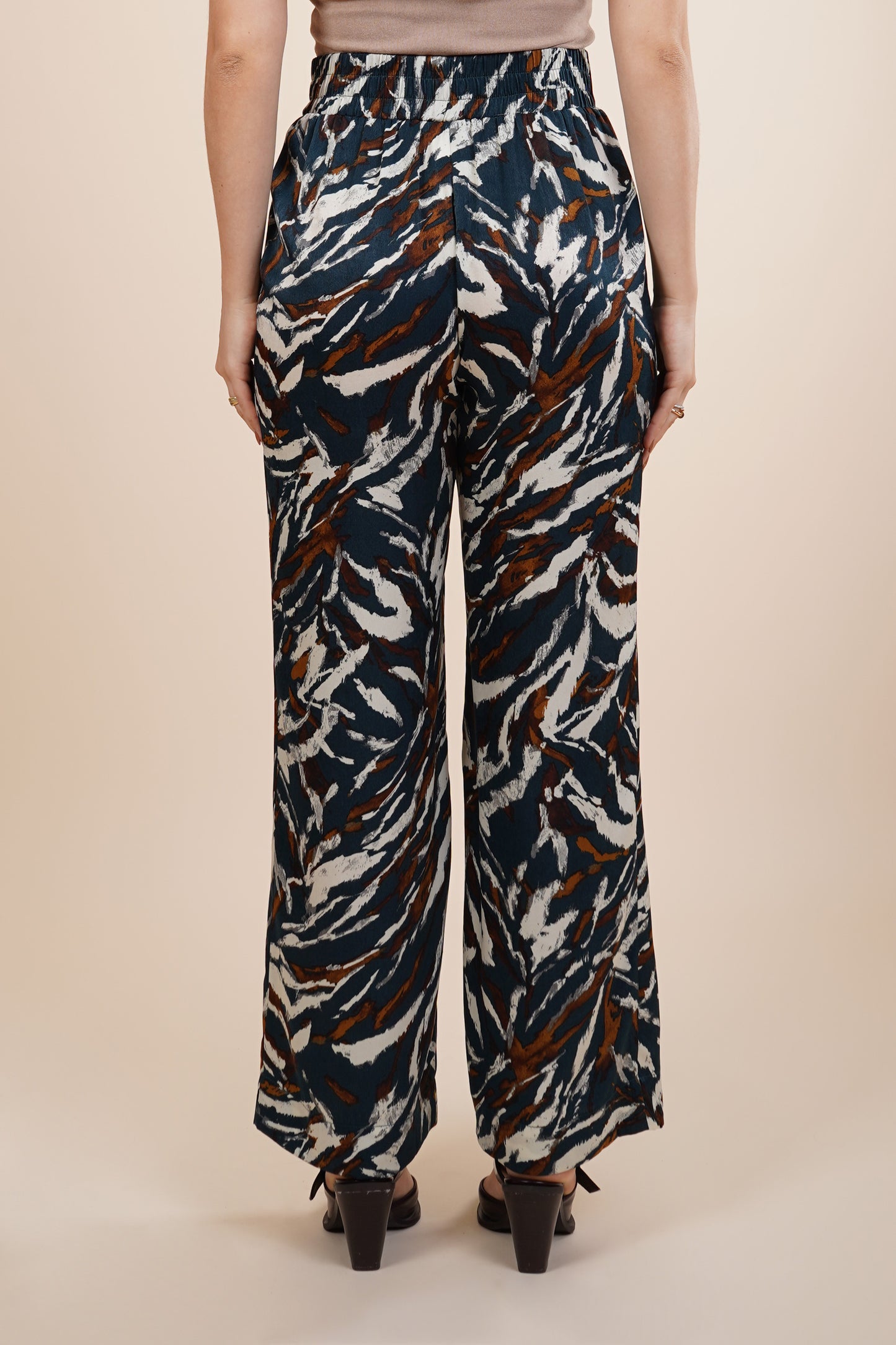 Pantalon amplio con estampado floreado 251097
