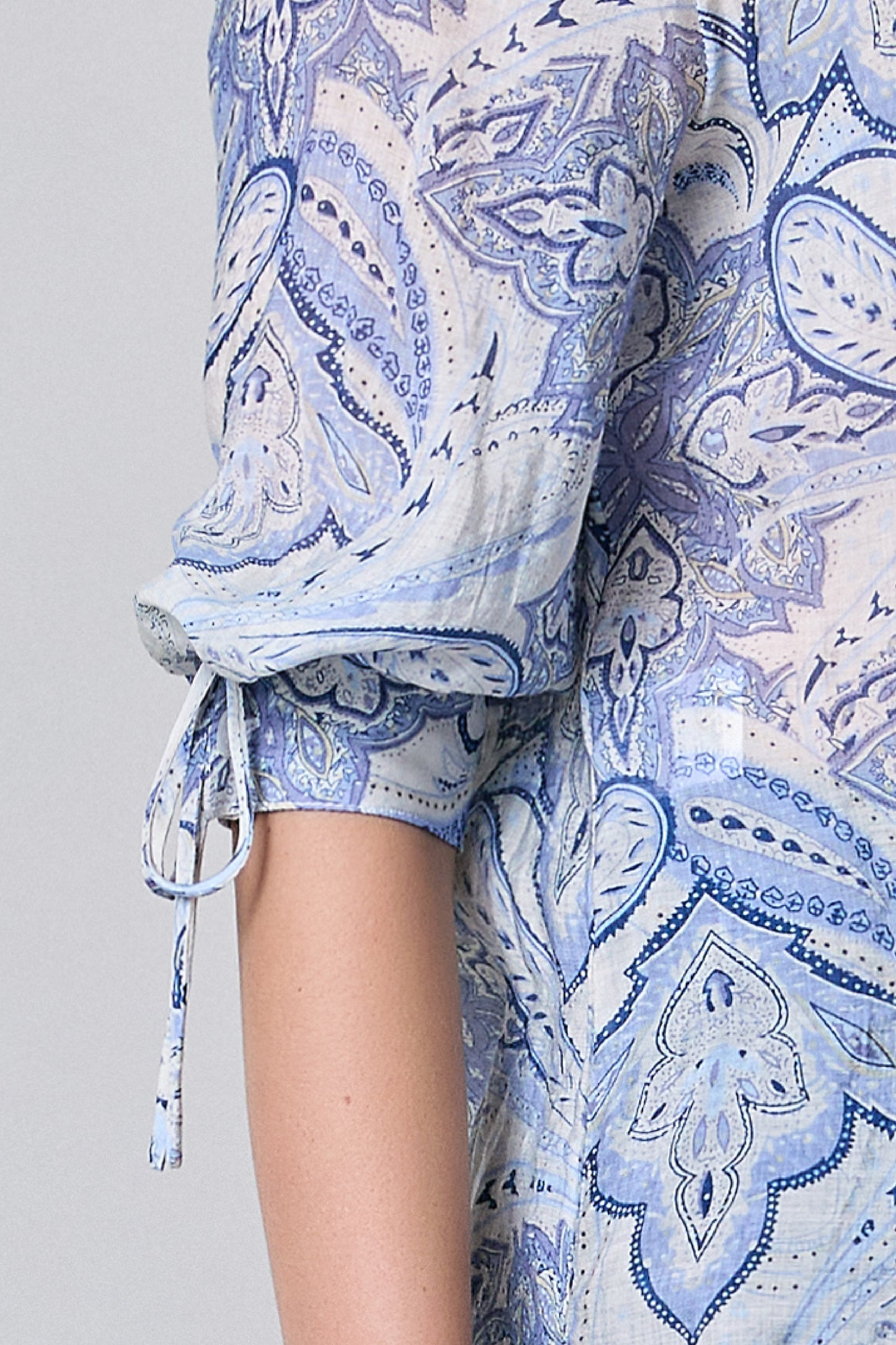 Blusa floreada, manga 3/4 con cintas 252019