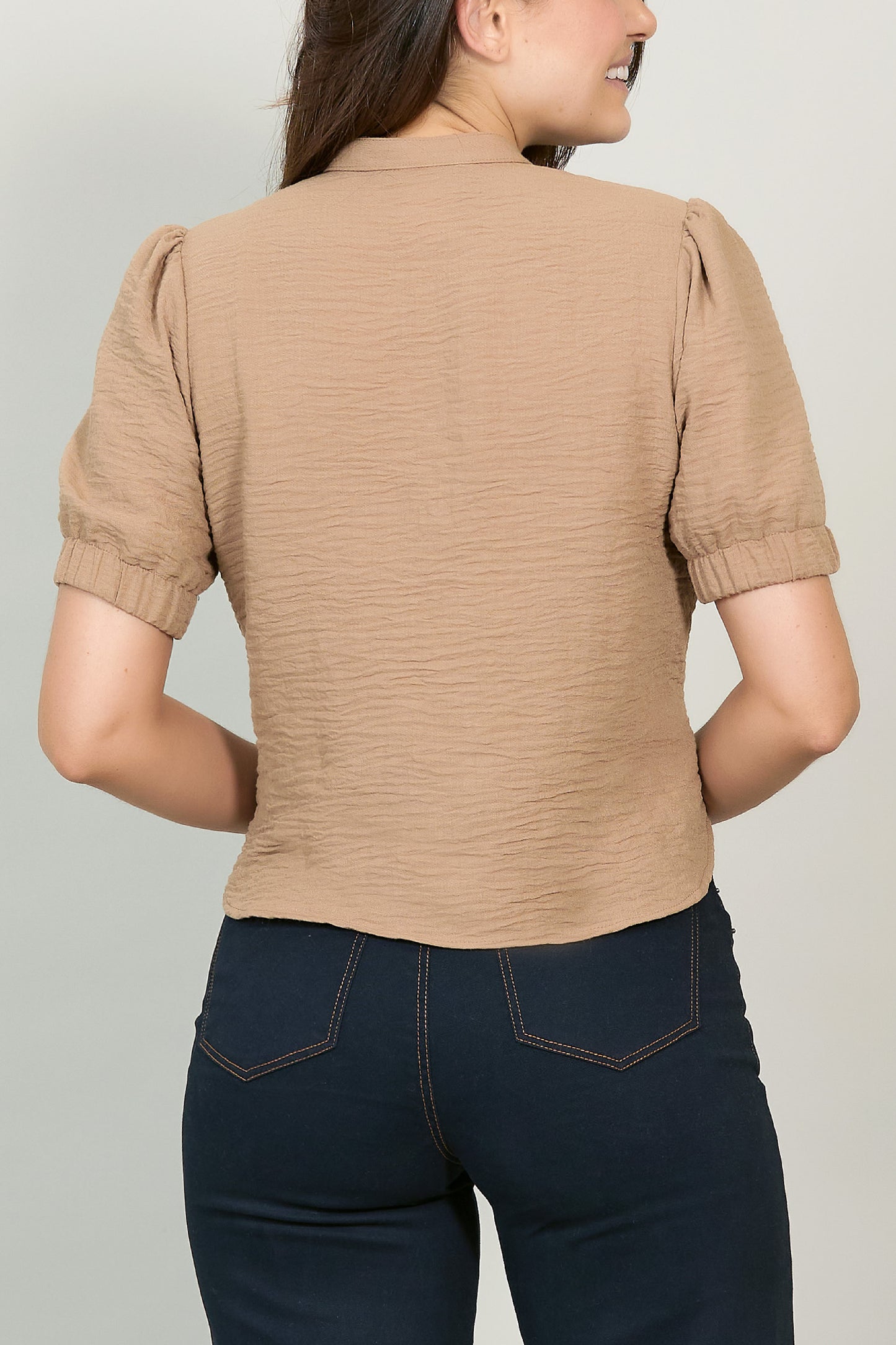 Blusa manga corta con olan y tira bordada 252043