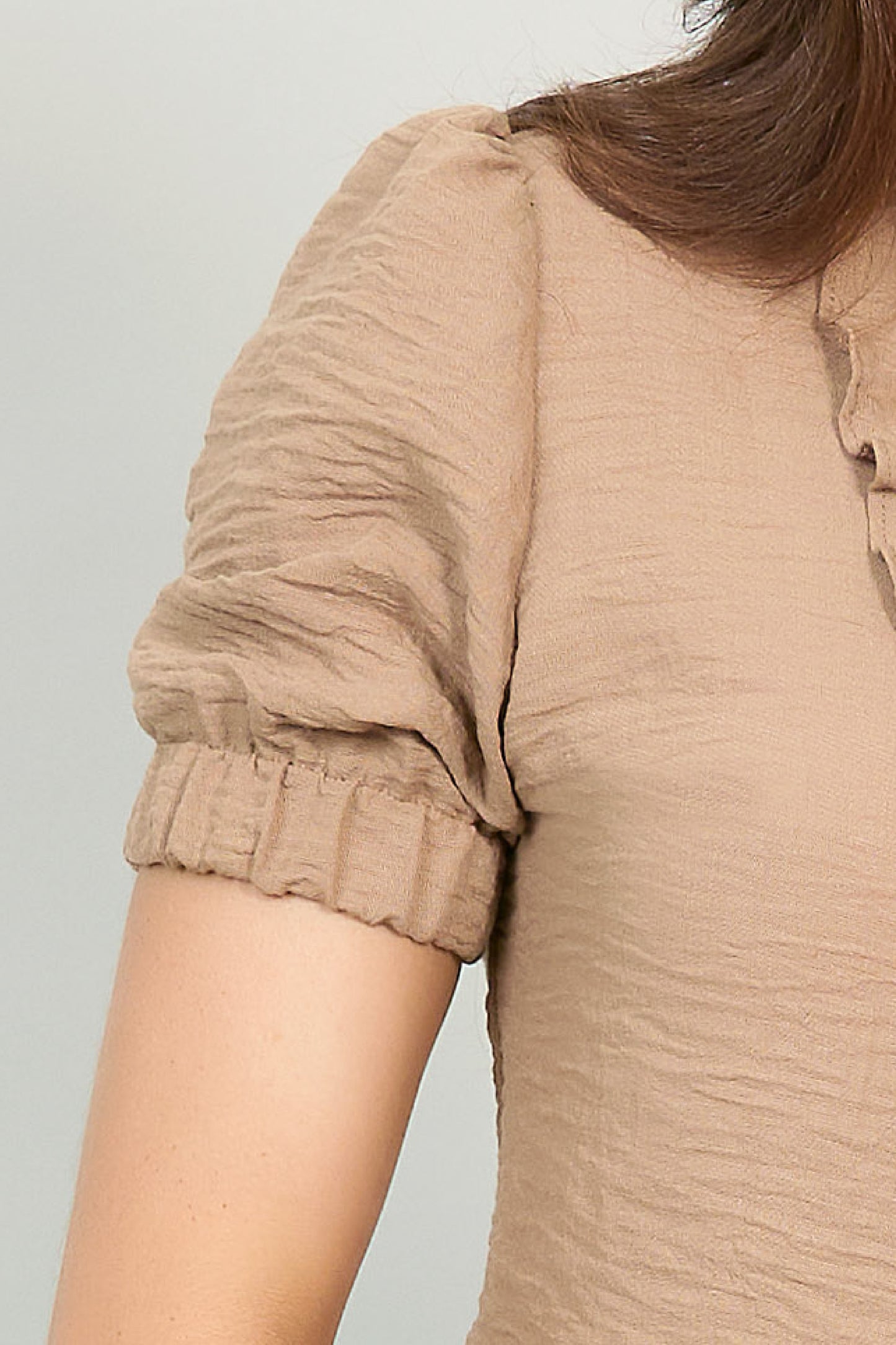 Blusa manga corta con olan y tira bordada 252043