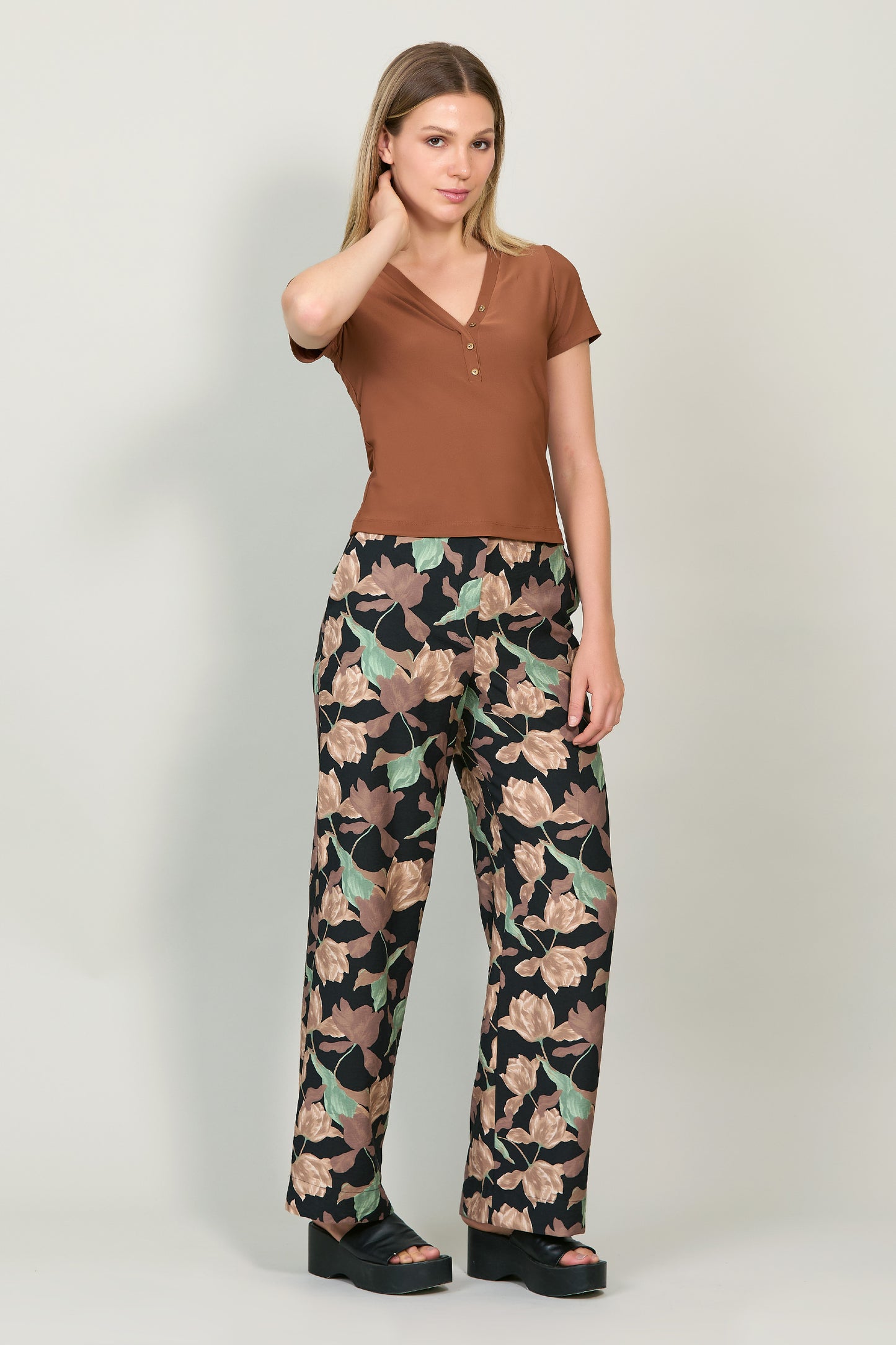 Blusa manga corta, cuello V con botones 252049