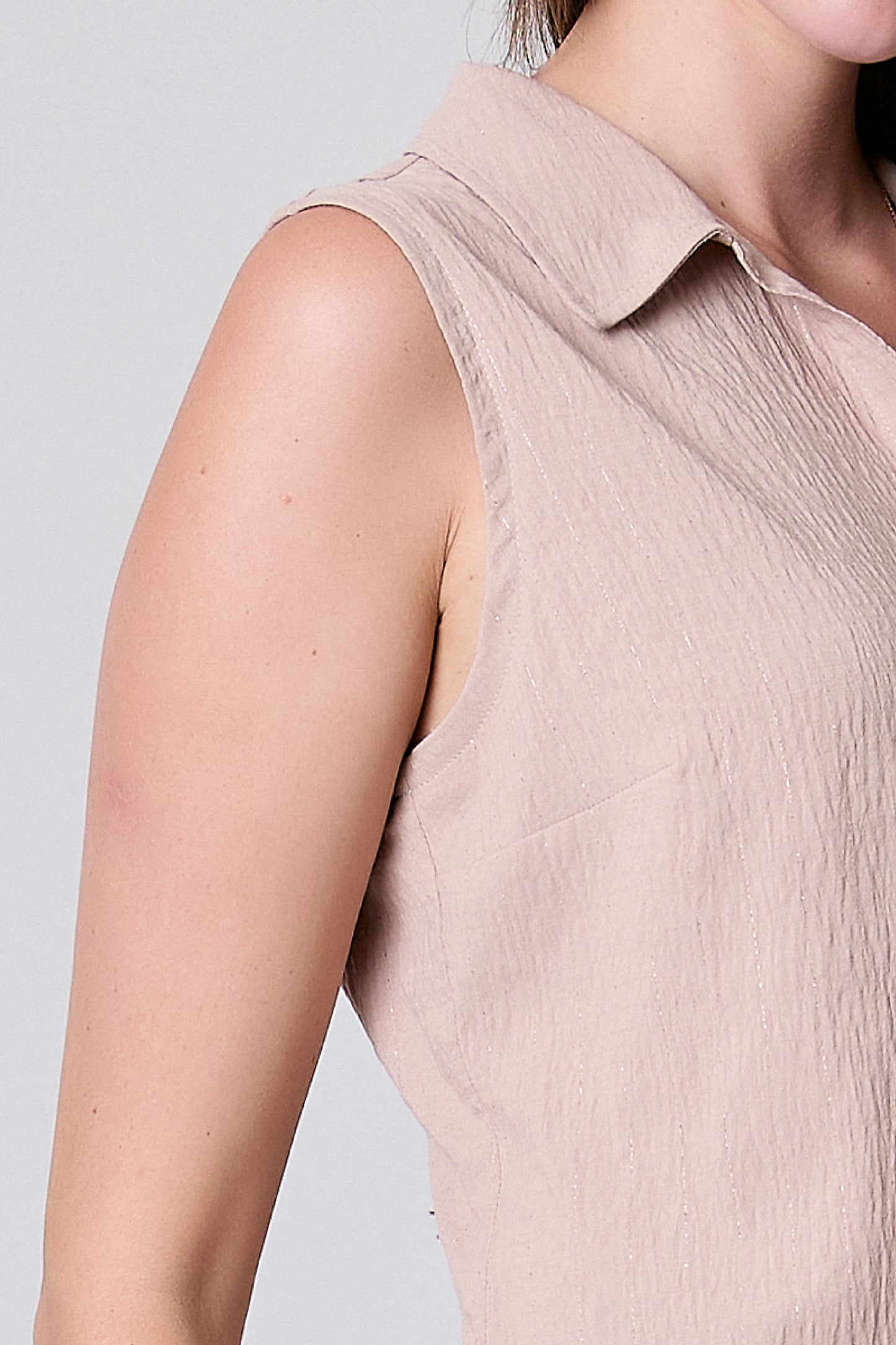 Blusa de mujer sin mangas, costura en escote 252057