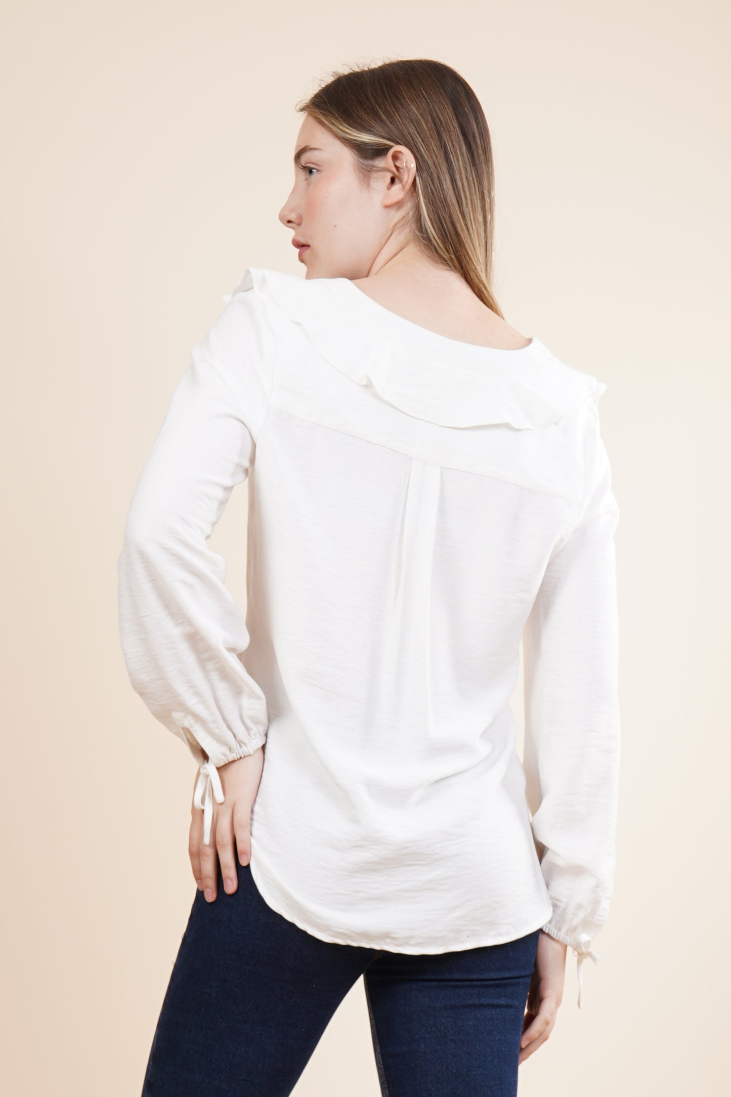 Blusa manga larga con detalles en cuello y mangas 252071