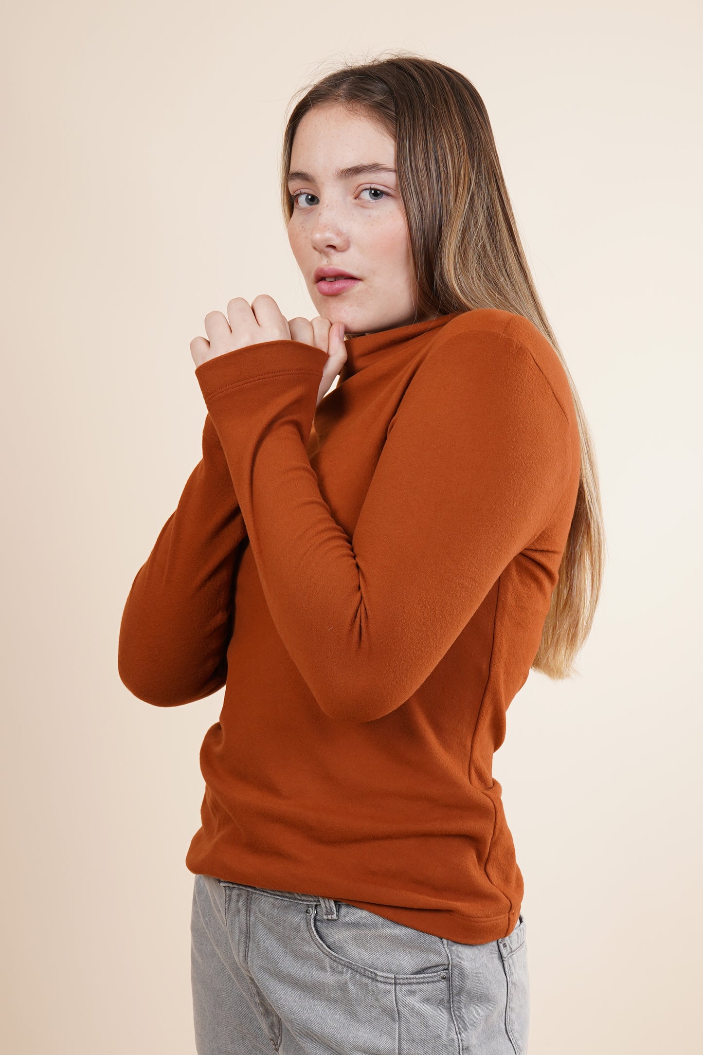 Blusa de mujer manga larga con cuello alto 252083