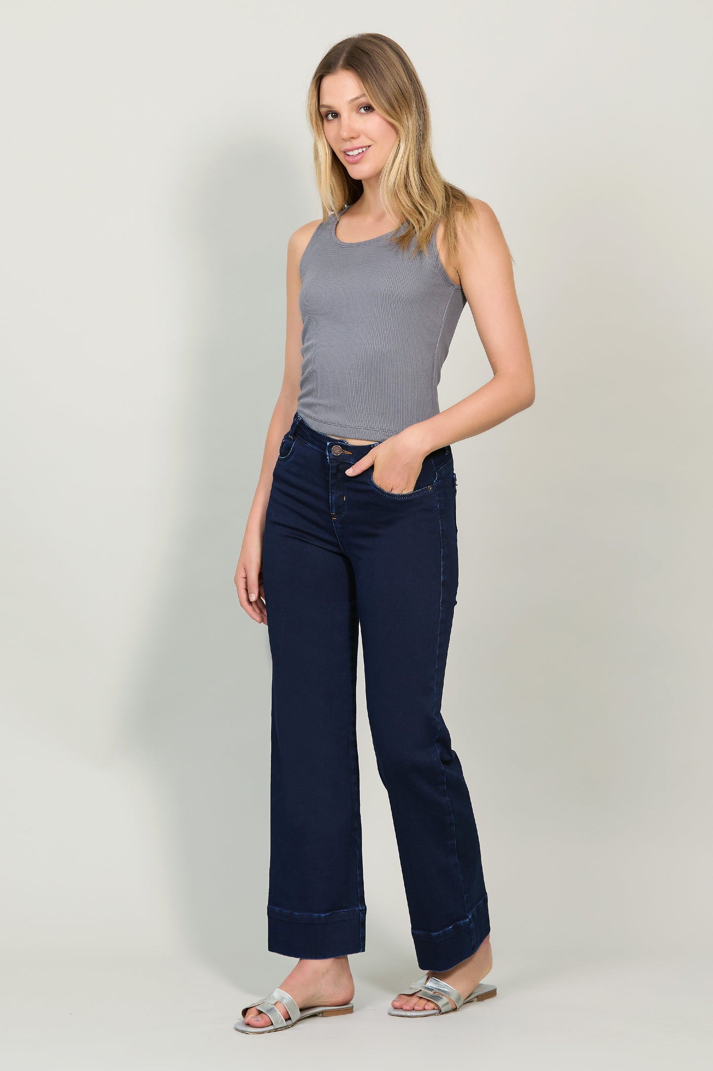 Jeans recto con dobladillo 256014