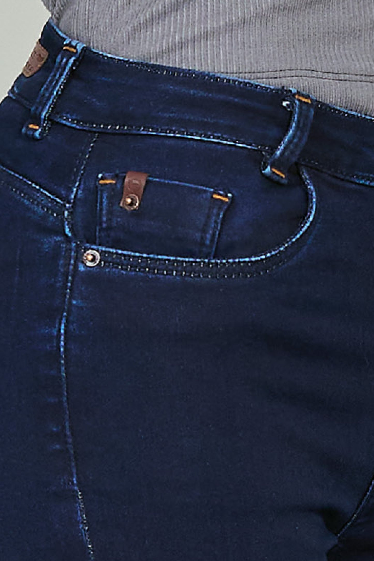 Jeans recto con dobladillo 256014