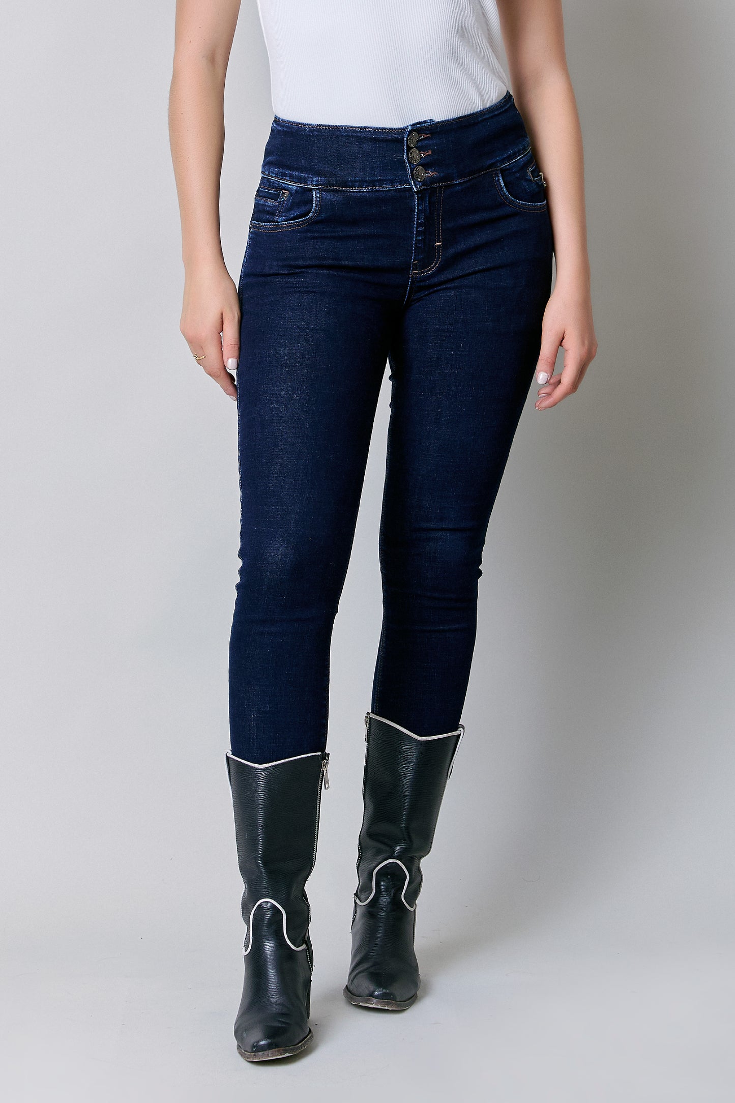 Jeans skinny con 3 botones 256022