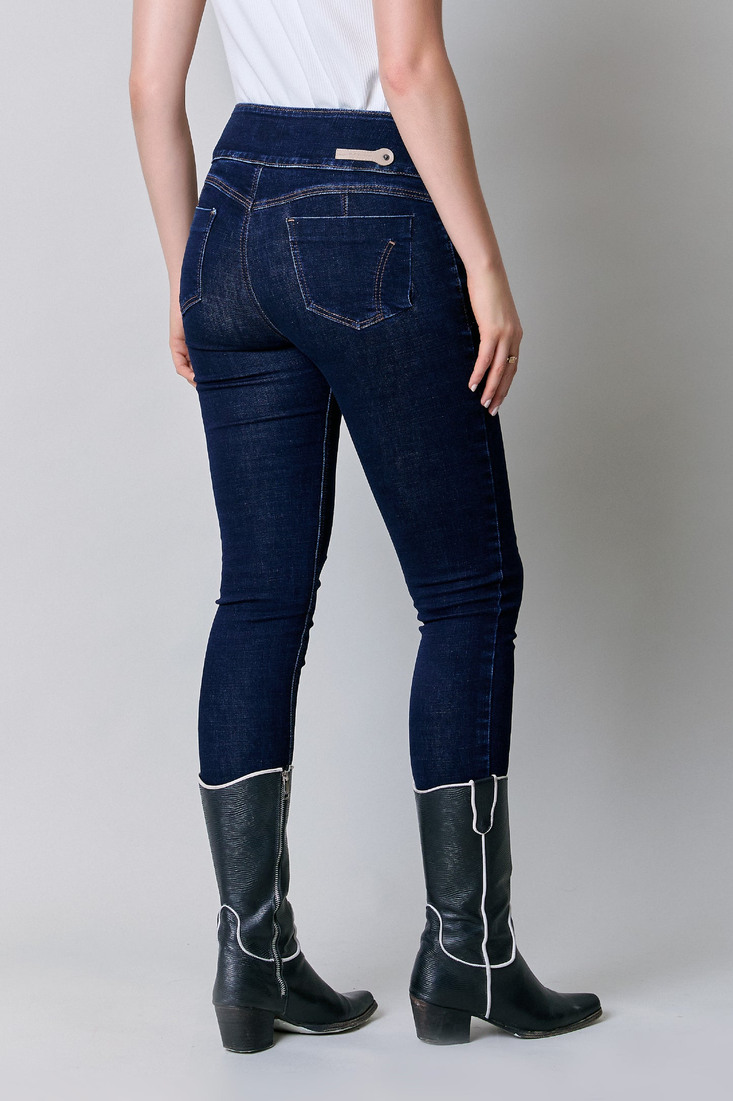 Jeans skinny con 3 botones 256022
