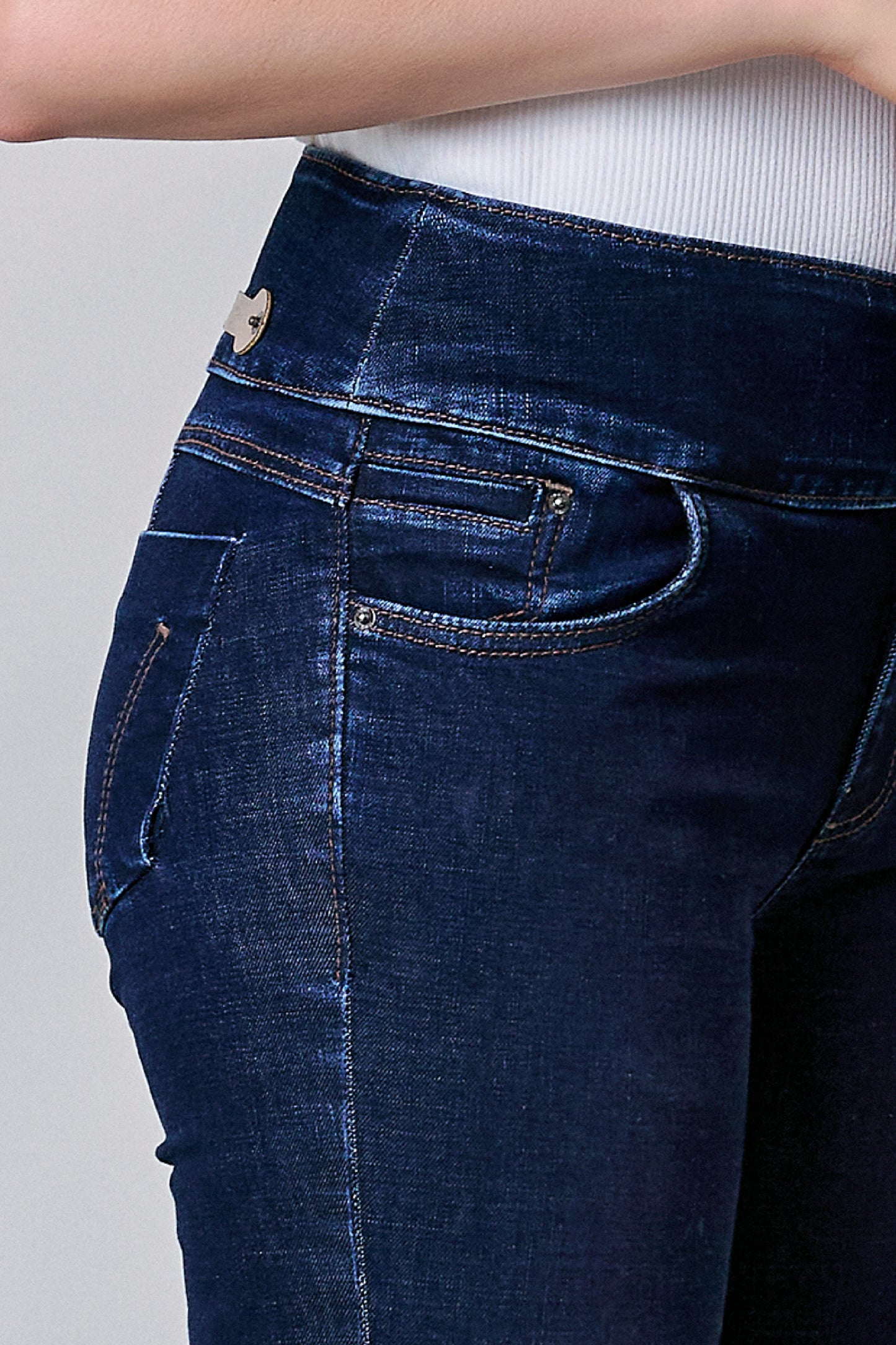 Jeans skinny con 3 botones 256022