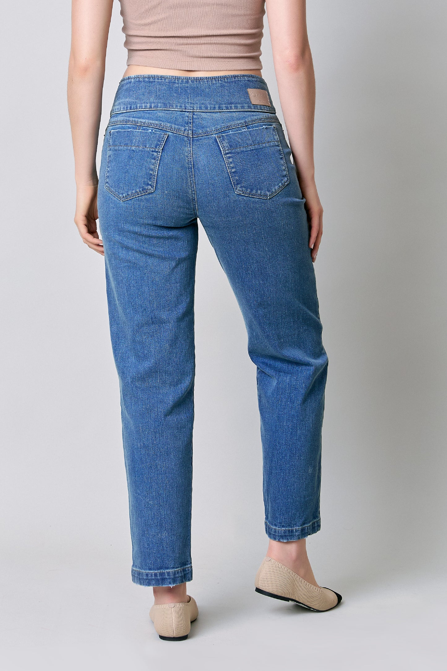 Jeans amplios con 3 botones 256023