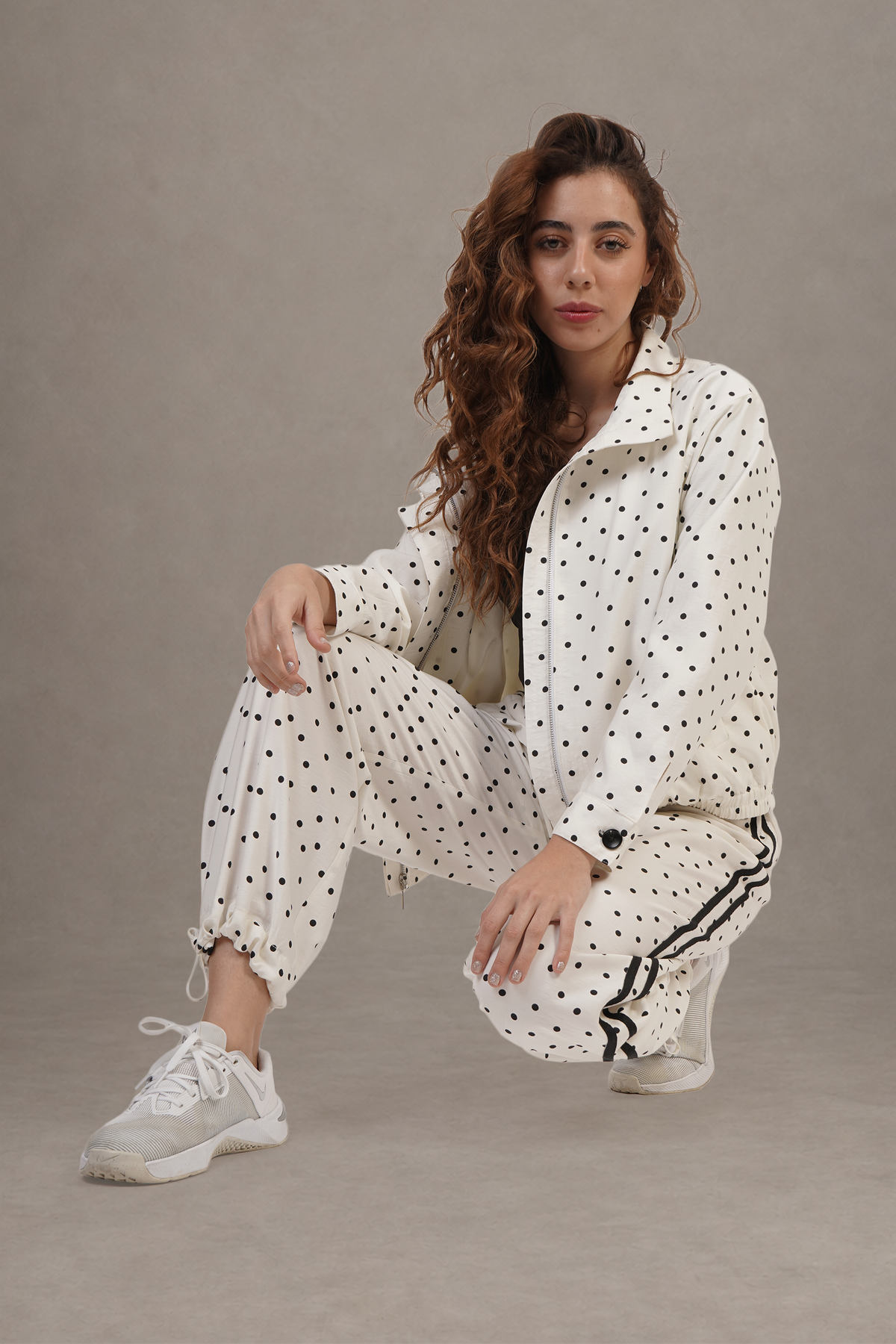 Pantalón Blanco Con Bolitas Negras