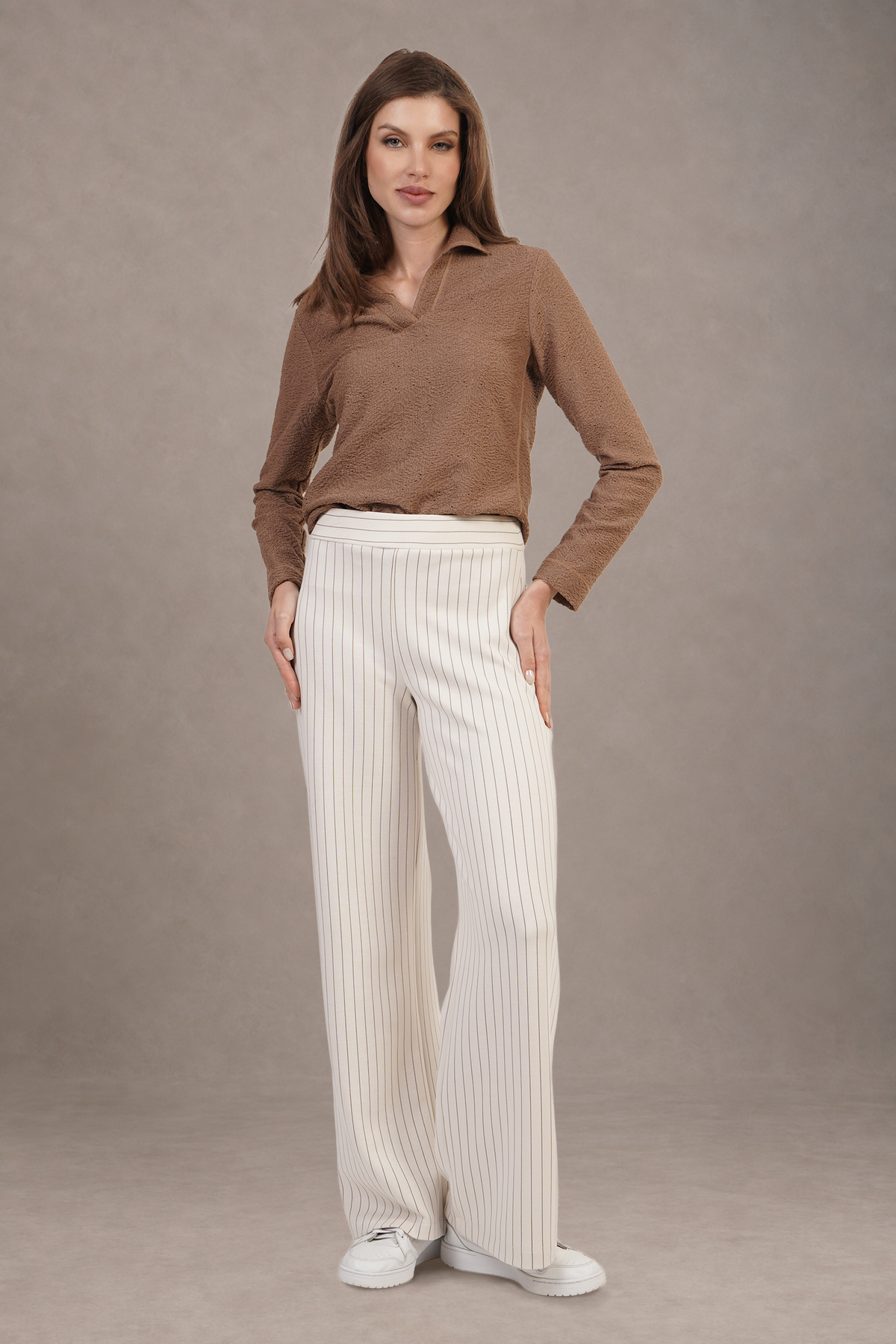 Pantalón Beige De Rayas