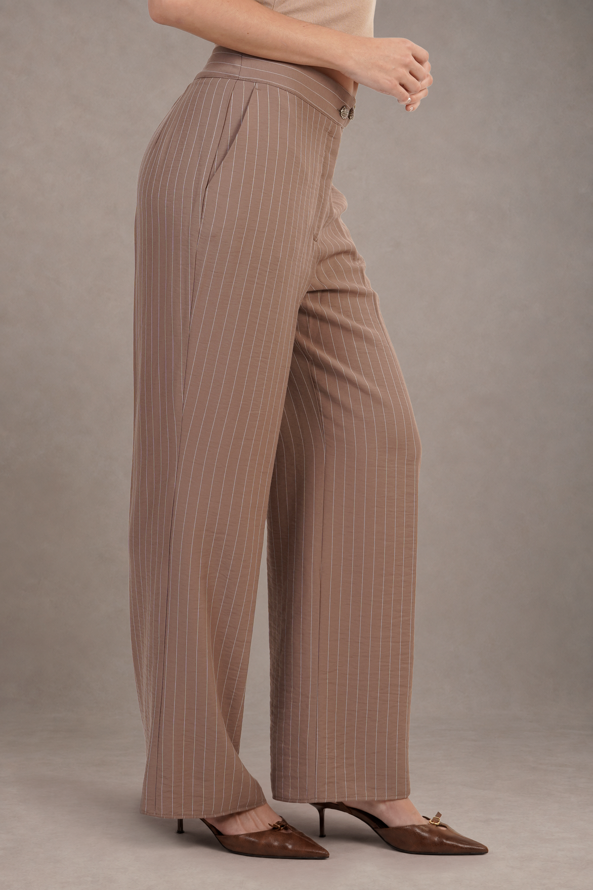 Pantalón Camel De Rayas