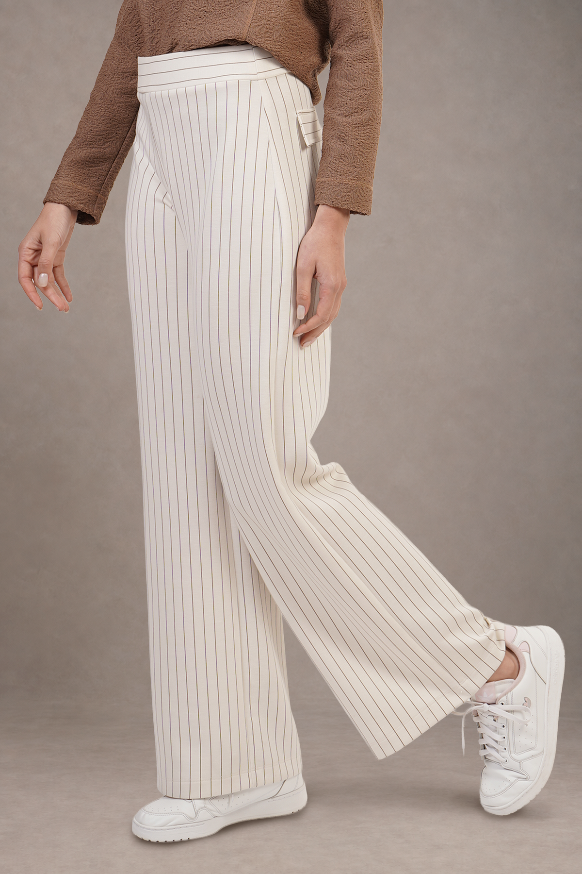Pantalón Beige De Rayas