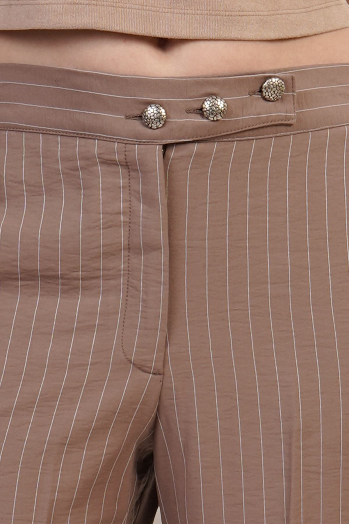 Pantalón Camel De Rayas