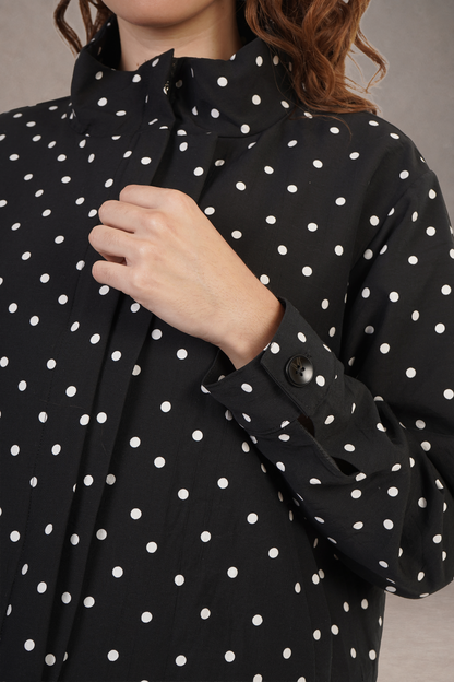 Chamarra Negra Con Lunares Blancos