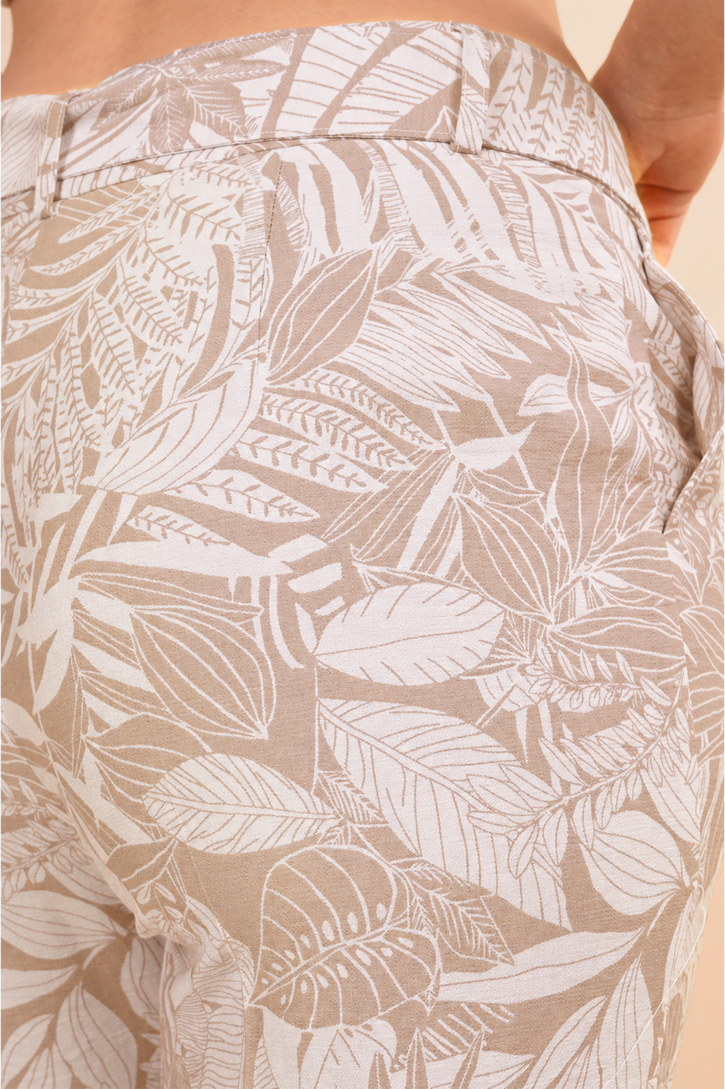 Pantalon Beige  Estampado Tropical 261039