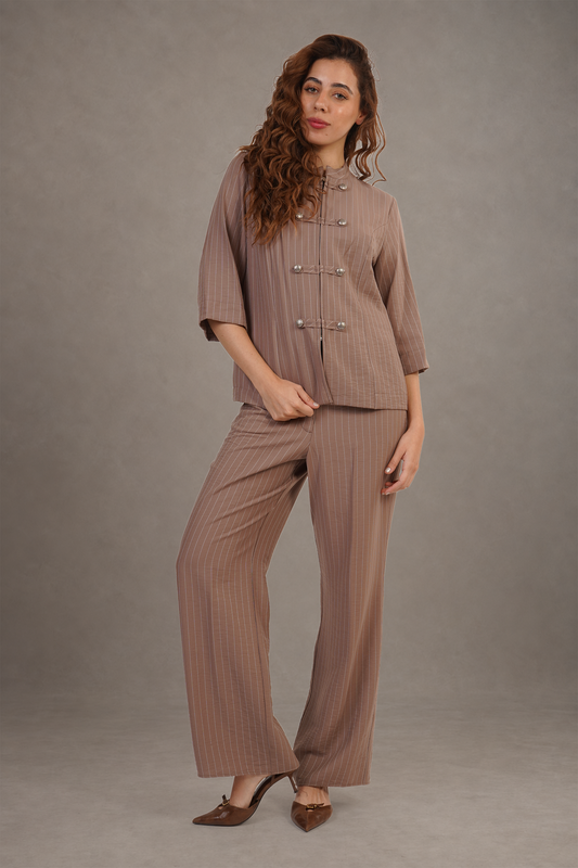 Blusa Camel De Rayas Con Cierres Decorativos