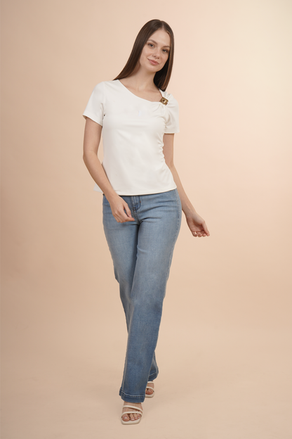 Playera Blanca De Manga Corta Con Detalle Dorado