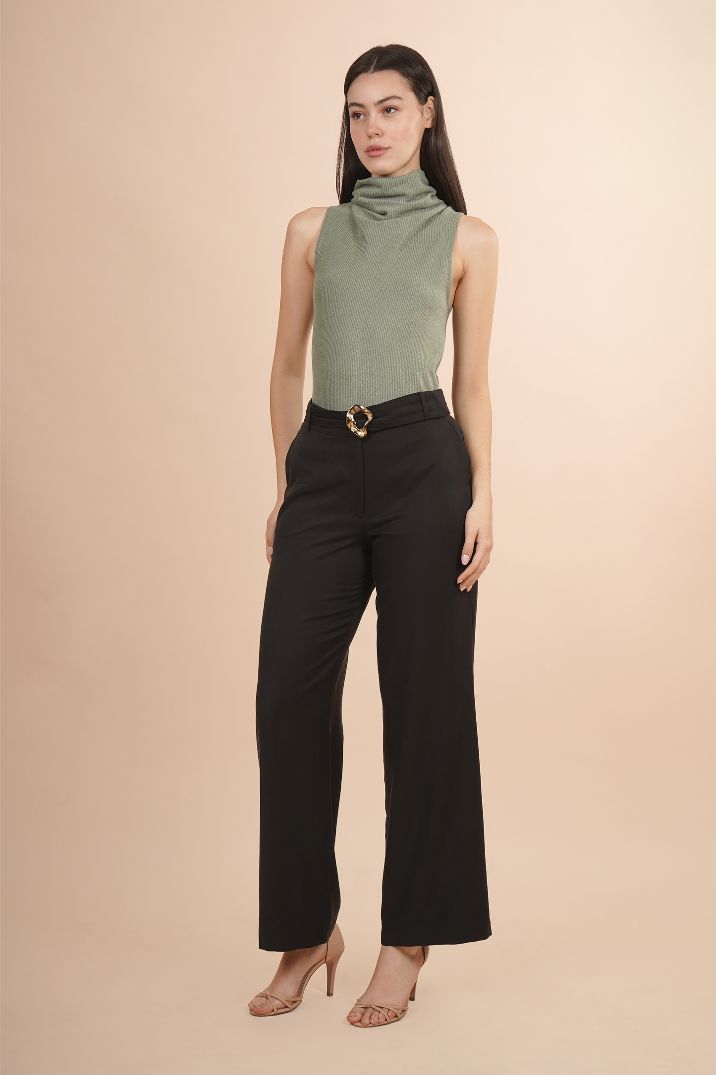 Pantalón Negro con Cinturón y Hebilla 261047