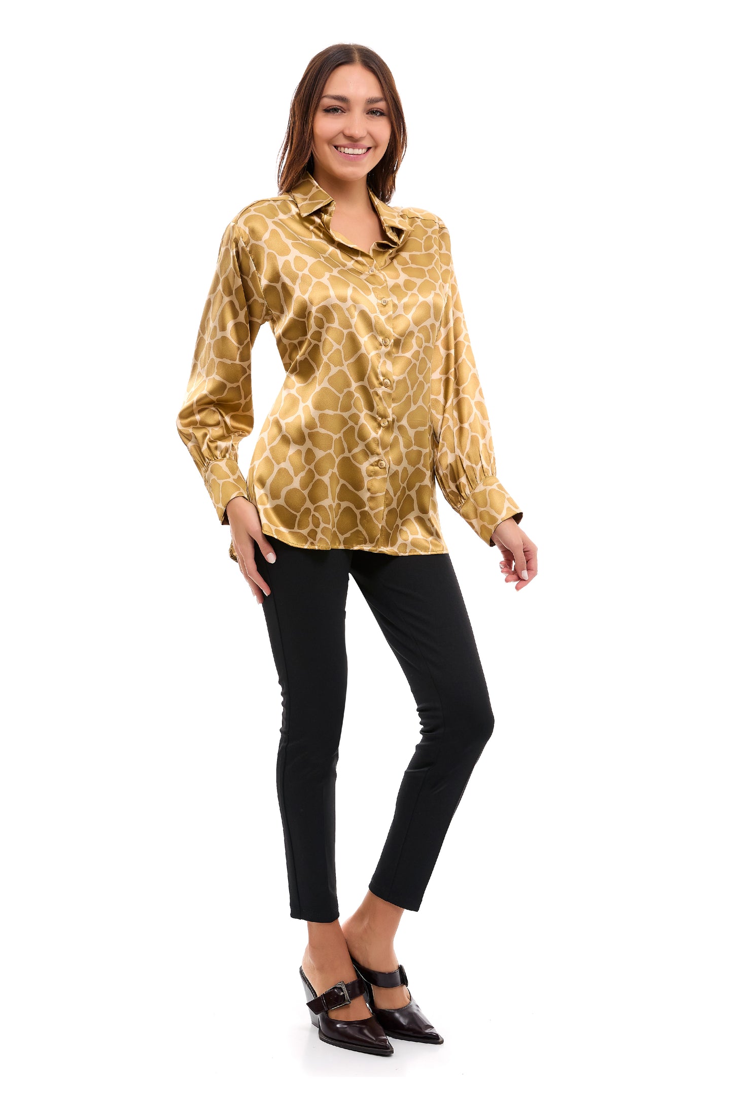 Blusa animal print manga larga y tela brillante 232103