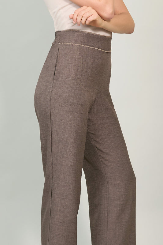Pantalón amplio con resorte en pretina, bolsillos 251041