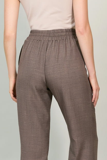 Pantalón amplio con resorte en pretina, bolsillos 251041