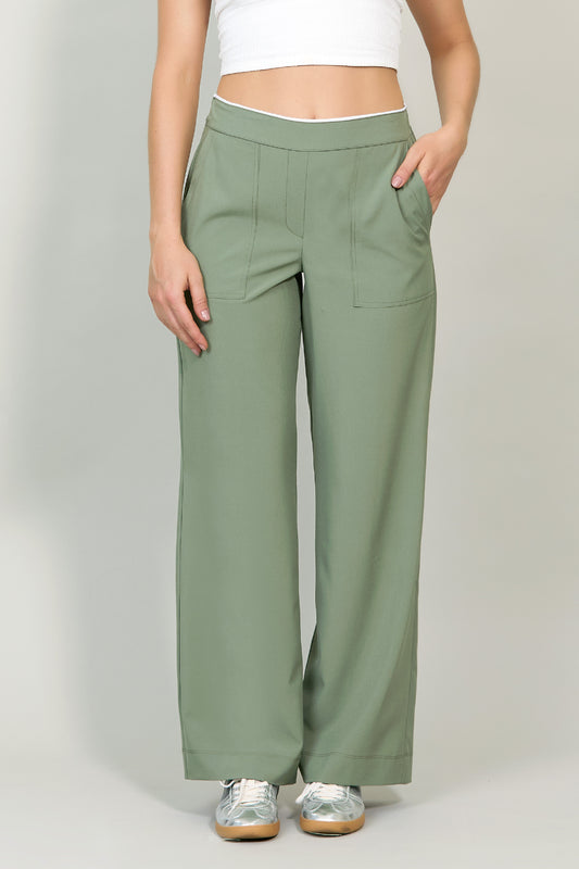 Pantalón tipo cargo con elástico en cintura 251045