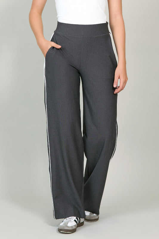Pantalón tipo pants con franjas en costados 251055
