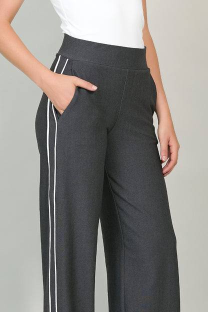 Pantalón tipo pants con franjas en costados 251055
