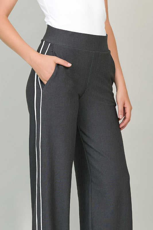 Pantalón tipo pants con franjas en costados 251055