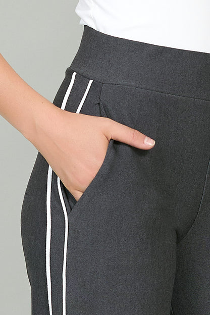 Pantalón tipo pants con franjas en costados 251055