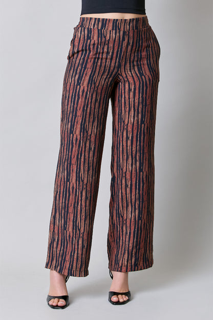 Pantalón amplio, resorte en pretina y estampado rayado 251057