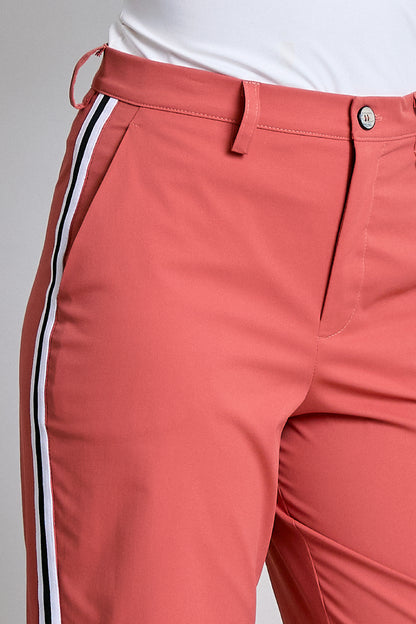 Pantalón tipo deportivo con franjas en costados 251058