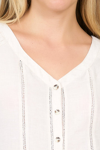 Blusa manga corta con cuello v y detalles en tela 252034