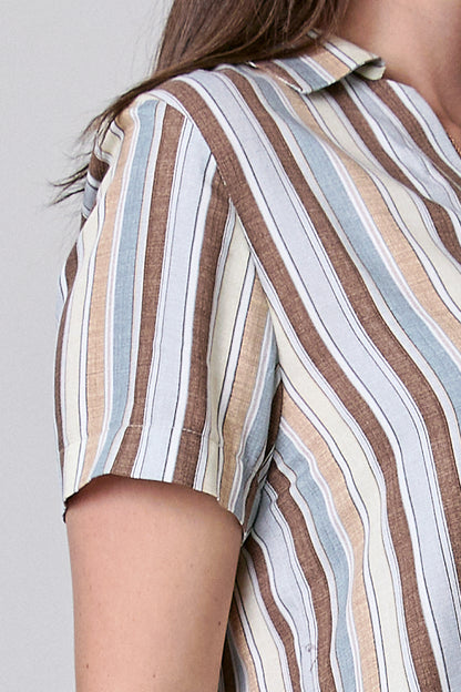 Blusa manga corta, cuello v y estampado de rayas 252056
