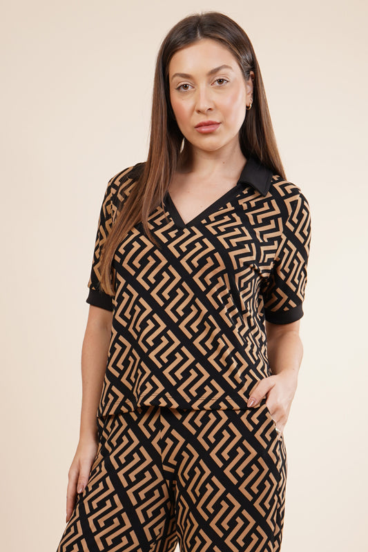 Blusa cuello en V, manga 3/4 con detalles en estampado 252067