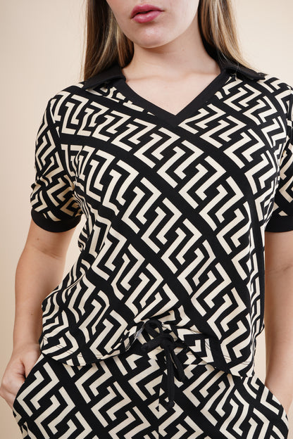 Blusa cuello en V, manga 3/4 con detalles en estampado 252067